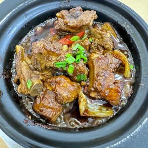 G02 砂煲豆酱焖排骨 Pork Ribs w. Bean Sauce