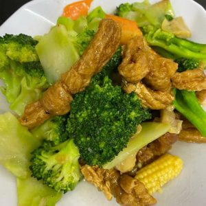 i16 西兰花炒豆根 Broccoli w. Bean Root